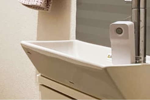 窓鍵に設置した開閉センサーの画像